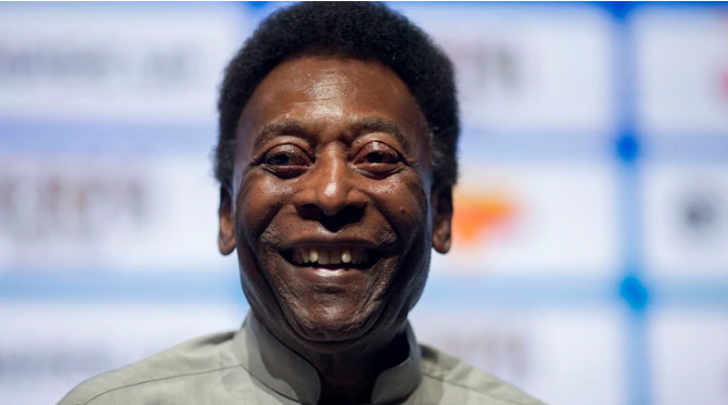 Muere el astro del fútbol brasileño, Pelé, a sus 82 años de edad