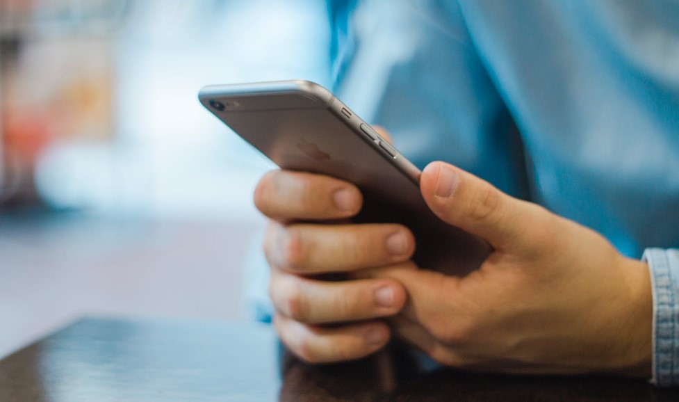 ¡Evite estafas! Bancos enviarán SMS con consejos de ciberseguridad durante fin de año