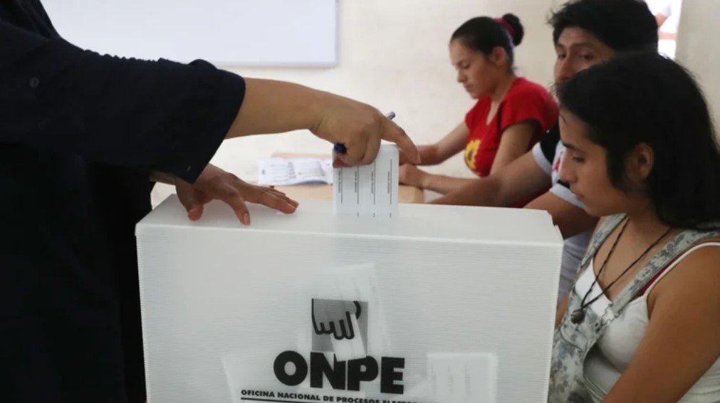 El 83% de peruanos está a favor de que se adelanten las elecciones generales