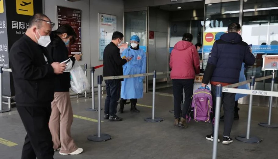 El régimen chino anunció el fin de la cuarentena obligatoria por COVID-19 para entrar al país
