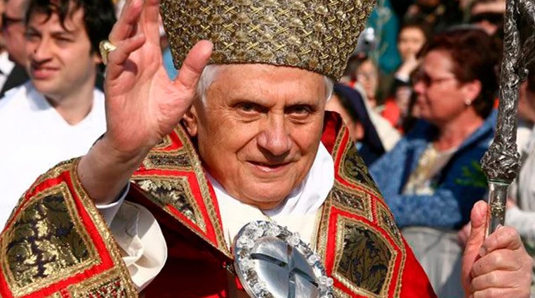 Murió Benedicto XVI, el papa teólogo que revolucionó la tradición vaticana con su renuncia