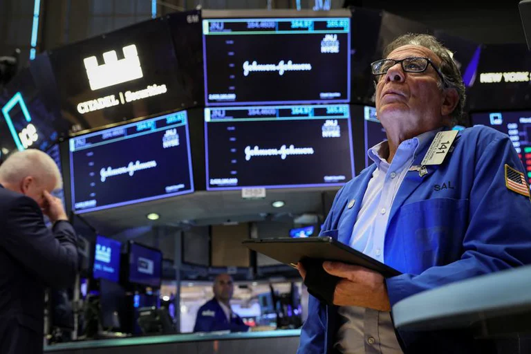 Wall Street cae por datos económicos que avivan el temor al alza de tasas