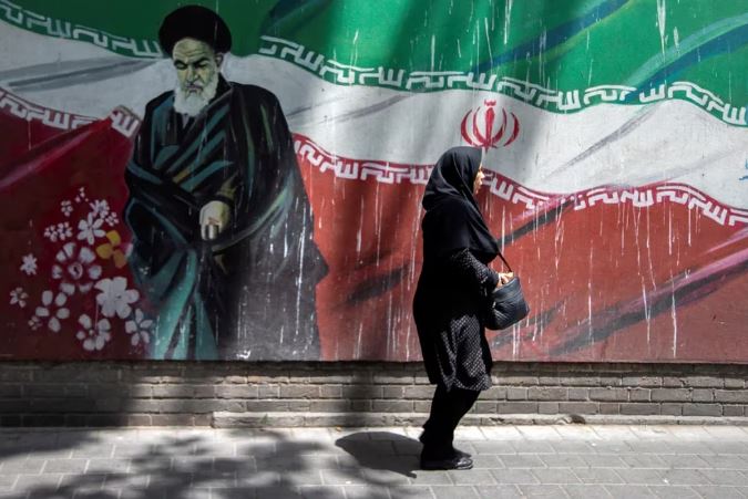 Persecución en Irán: el régimen prepara una nueva legislación que endurece las penas contra lo que considere información falsa
