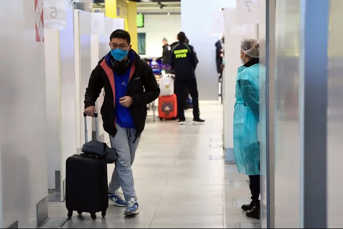 La mayoría de países de la Unión Europea se pronunció a favor de exigir test negativo de COVID-19 a los viajeros procedentes de China