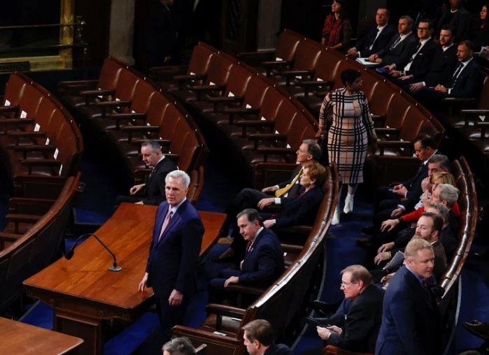 Los republicanos asumen el control de la Cámara de Representantes de EEUU en medio del suspenso sobre la votación del líder