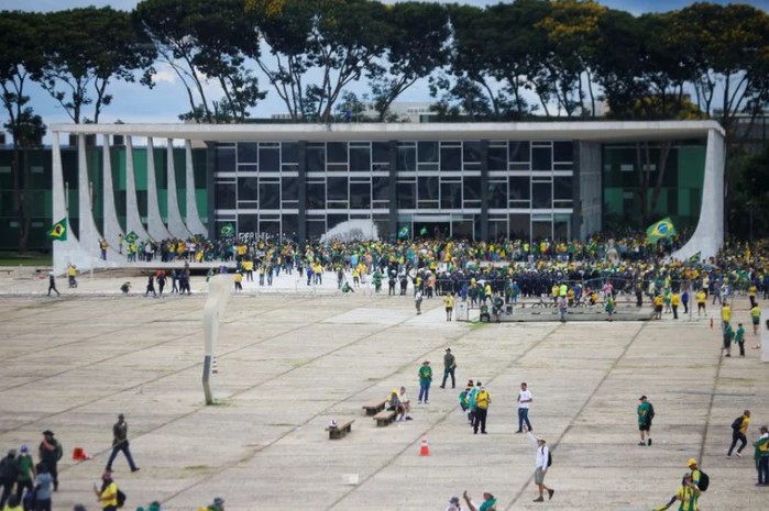 EEUU, la UE y líderes latinoamericanos condenaron la toma de los edificios gubernamentales de Brasil por parte de bolsonaristas
