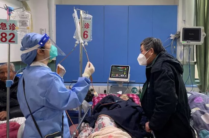 China registró la cifra más alta de hospitalizaciones por COVID desde el inicio de la pandemia