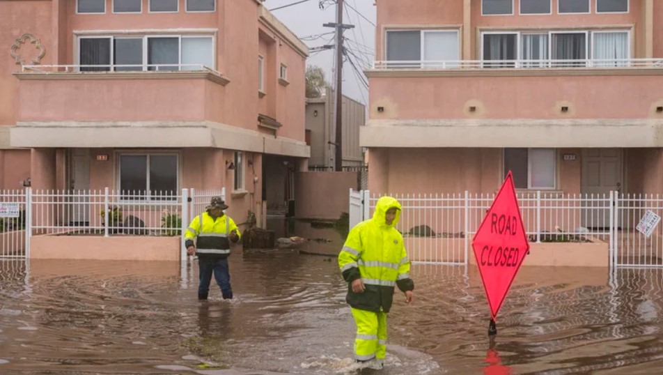 Inundaciones y deslaves en California: hay 14 muertos y se esperan más lluvias