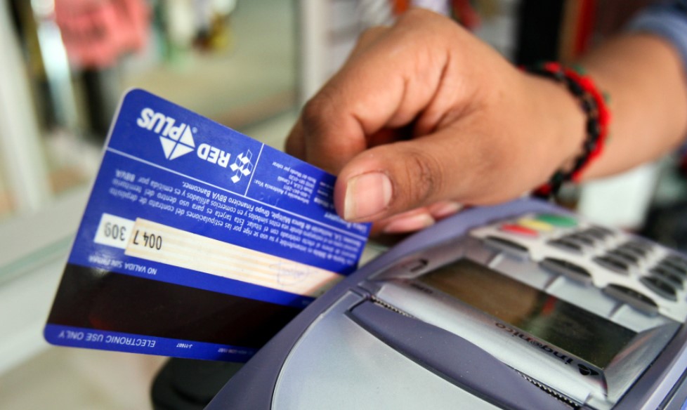 Estudio del MEIC indica que morosidad de ticos con tarjetas de crédito cayó 41,4%