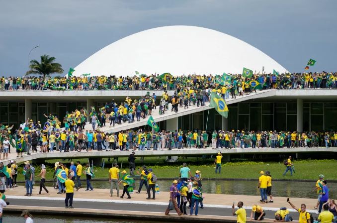 La Fiscalía General de Brasil pidió a la Corte Suprema que investigue a Jair Bolsonaro por el asalto a Brasilia