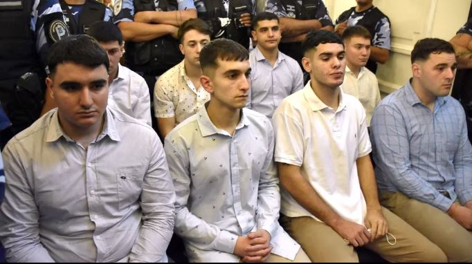 Condenaron a prisión perpetua a cinco de los ocho acusados por el crimen de un joven en Argentina