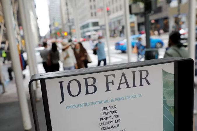 EEUU creó 517.000 puestos de trabajo en enero y el desempleo cayó al 3,4%, el nivel más bajo en 53 años