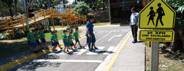 COSEVI realiza operativo para reforzar conceptos de seguridad vial en menores para inicio del curso lectivo