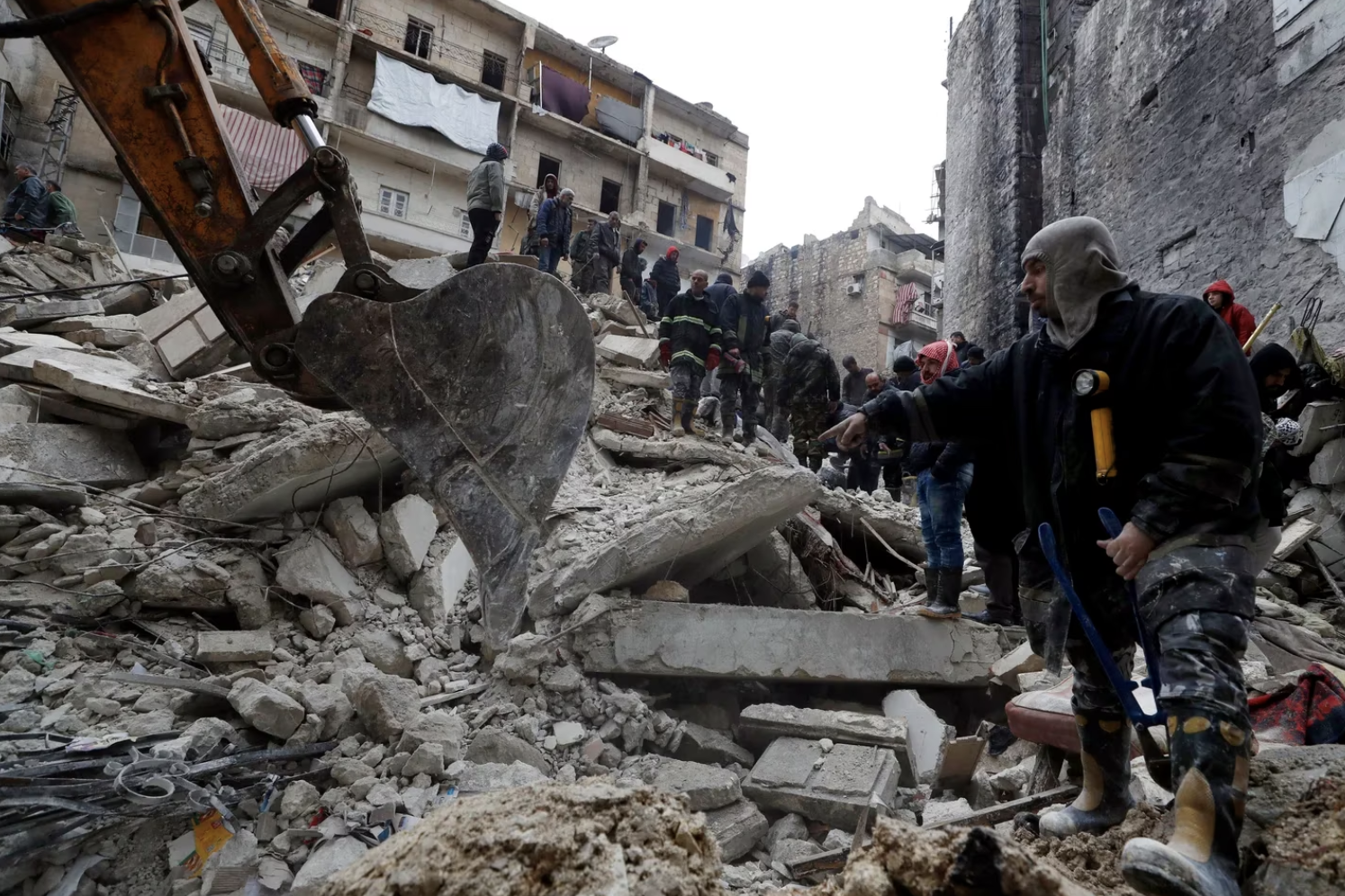 La cifra de muertos tras el poderoso terremoto que golpeó Turquía y Siria ascendió a más de 25.000