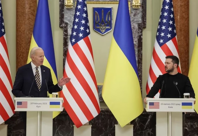 Joe Biden visitó Kiev, prometió más ayuda militar y dejó un mensaje de apoyo ante la invasión rusa: “Ucrania resiste, la democracia resiste”