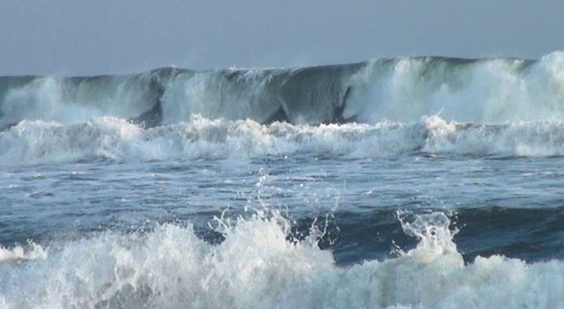 ¿Va para la playa? Autoridades piden precaución por oleaje alto y fuertes vientos durante la semana