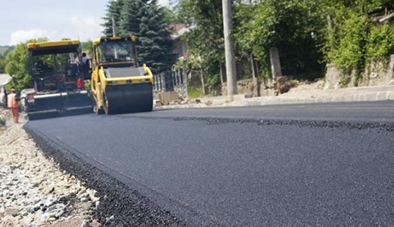CONAVI inició este miércoles con asfaltado de carreteras en mal estado