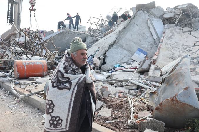 El frío amenaza a los supervivientes del terremoto en Turquía y Siria: no tienen casa y sufren temperaturas bajo cero