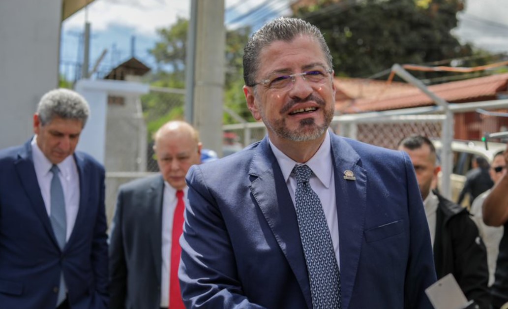 Presidente Rodrigo Chaves asegura que en Costa Rica se ha utilizado el Poder Judicial para ‘fregar’