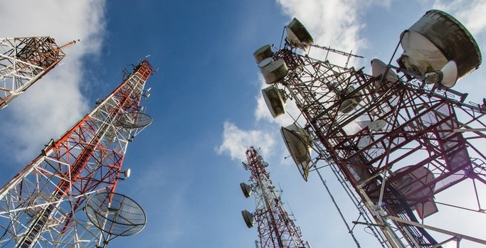 Empresarios de telecomunicaciones solicitan reducir trámites para atender brecha digital y ‘apagón educativo’