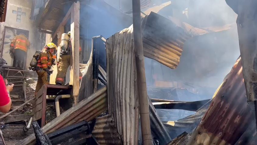 Incendio en Tirrases consumió seis viviendas y afectó a 35 personas