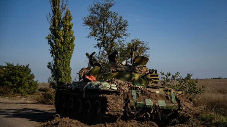 Rusia continúa desplegando a Ucrania tanques de más de 60 años para suplir las pérdidas en la invasión