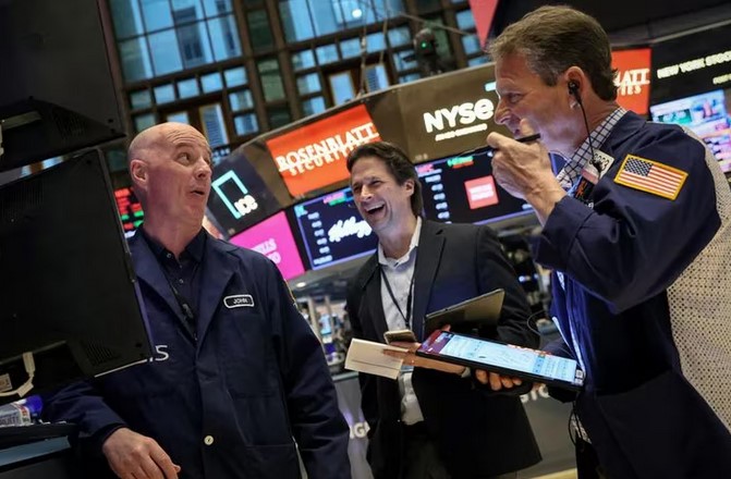 Wall Street cortó una racha negativa y volvió a cerrar con ganancias