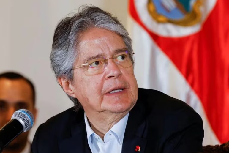 El presidente de Ecuador volvió a dar positivo por COVID y ejercerá por teletrabajo