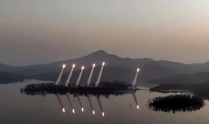 Corea del Norte probó otro misil balístico: es el tercer lanzamiento ordenado por Kim Jong-Un en cuatro días