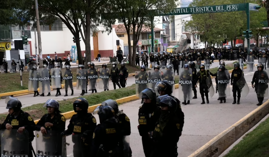 Perú: 67 muertos en protestas, fallece herido con 36 perdigones