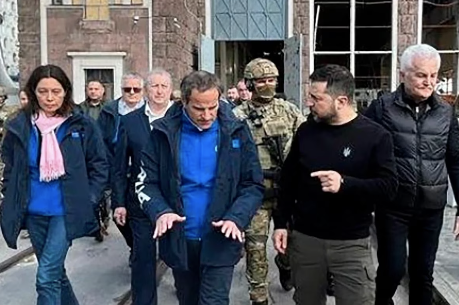 Volodimir Zelensky se reunió con el jefe de la agencia nuclear de la ONU y visitó a tropas en Zaporizhzhia