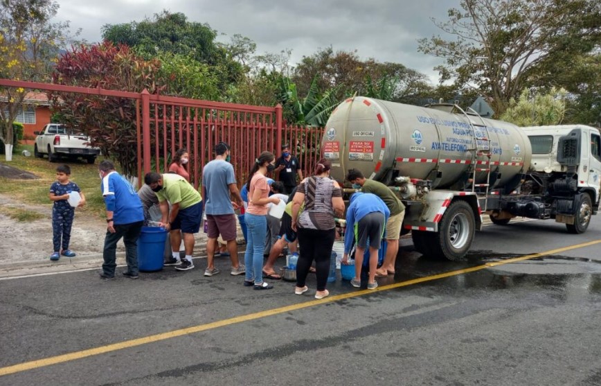 Gobierno declara emergencia en Crucitas por contaminación del agua y lanza ultimátum a quienes extraigan oro en la zona