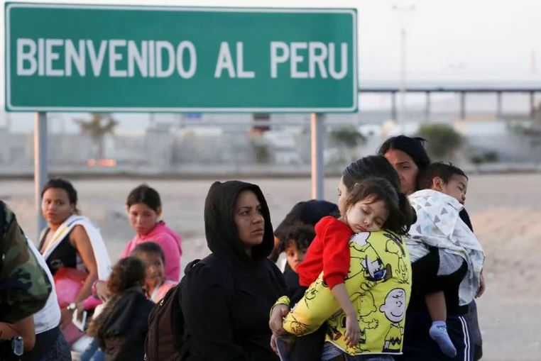 Crisis migratoria entre Chile y Perú: los Gobiernos evalúan abrir un paso humanitario