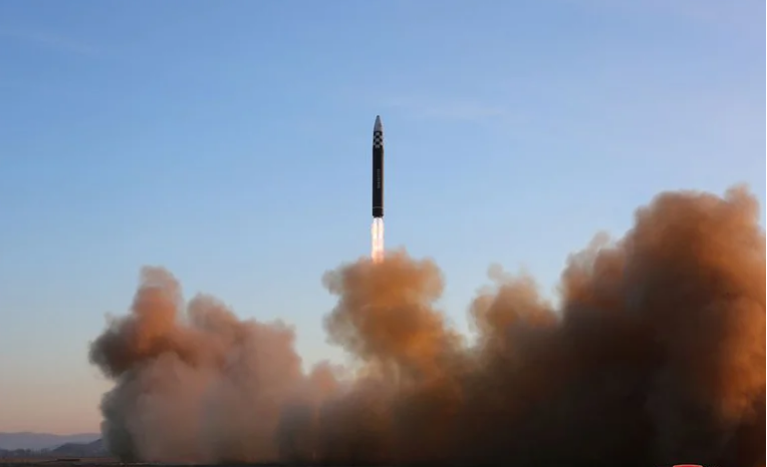 Corea del Norte lanzó un misil balístico no identificado al mar de Japón