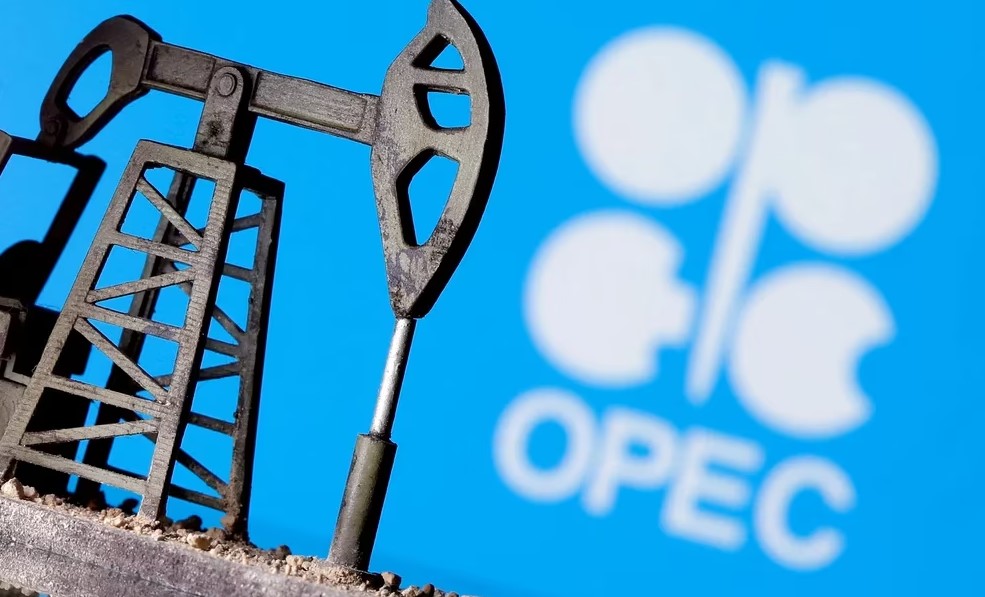 El petróleo salta más de 6% tras un sorpresivo anuncio de recorte de producción de los paíes de la OPEP