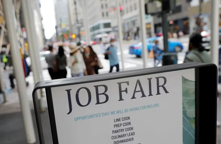 Estados Unidos sumó 236 mil puestos de trabajo en marzo y la tasa de desempleo cayó al 3,5 %