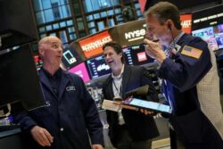 Wall Street confirmó la buena racha de la semana y cerró abril con ganancias