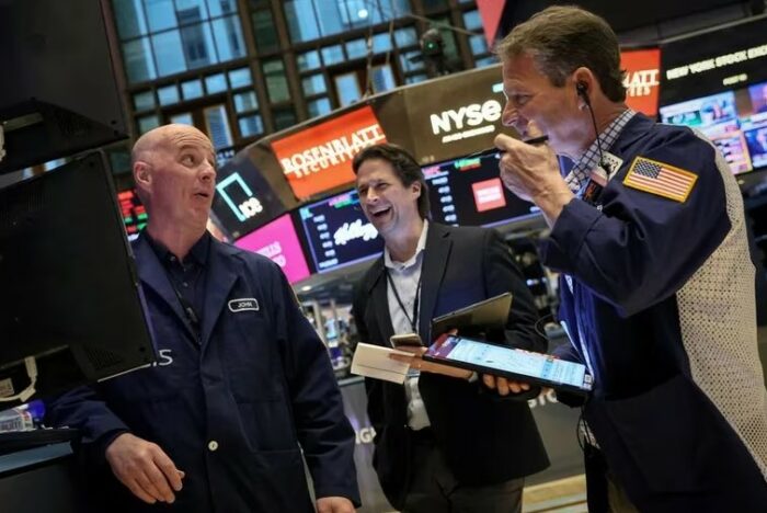 Wall Street confirmó la buena racha de la semana y cerró abril con ganancias