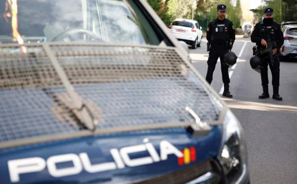 Detuvieron en España a dos personas acusadas por contrabando de material de defensa destinado a Rusia