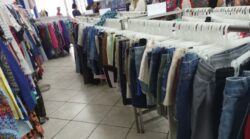 Informe revela que industria de ropa de segunda mano se valora en $125 millones anuales en Costa Rica
