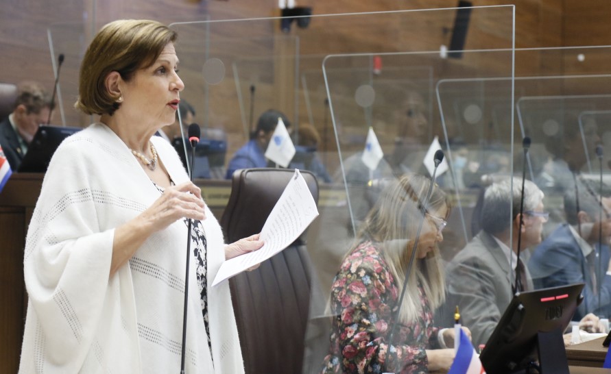 Diputada Pilar Cisneros continuará como jefa de la fracción oficialista: “Seguiremos adelante, trabajando duro”