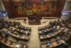 Presentaron una demanda de inconstitucionalidad contra la disolución del Parlamento en Ecuador