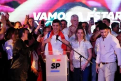 Santiago Peña fue elegido presidente de Paraguay
