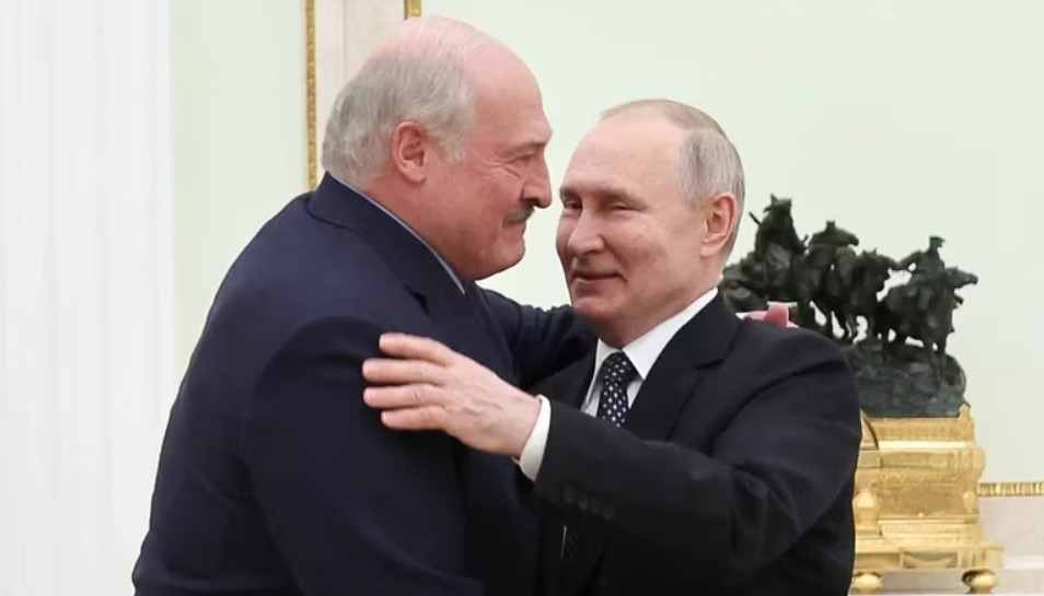 El dictador Lukashenko invitó a más países a aliarse con Putin: “Habrá armas nucleares para todos”
