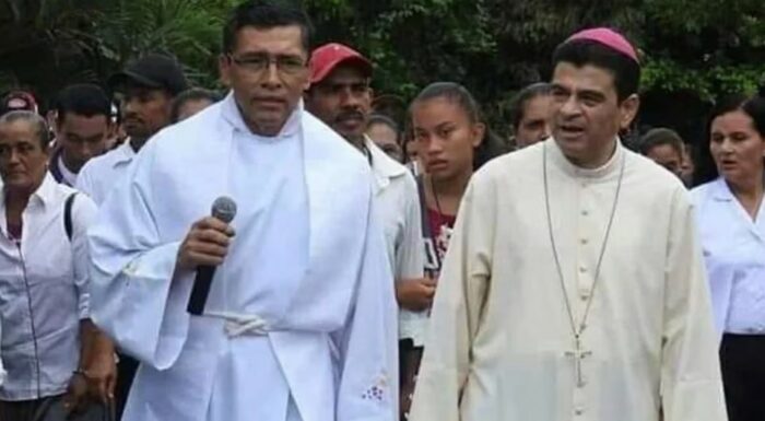 Persecución en Nicaragua: el régimen de Daniel Ortega detuvo a otro sacerdote católico por “traición a la patria”