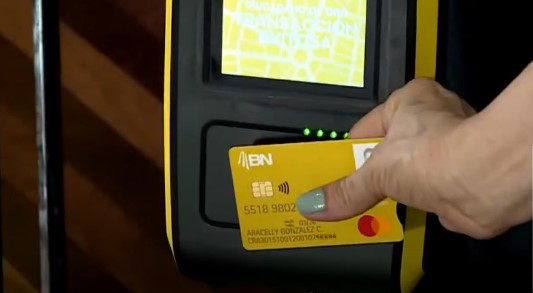 Nueva Tarjeta de Ciudadano de Oro servirá para pago de transporte público y compras en comercios