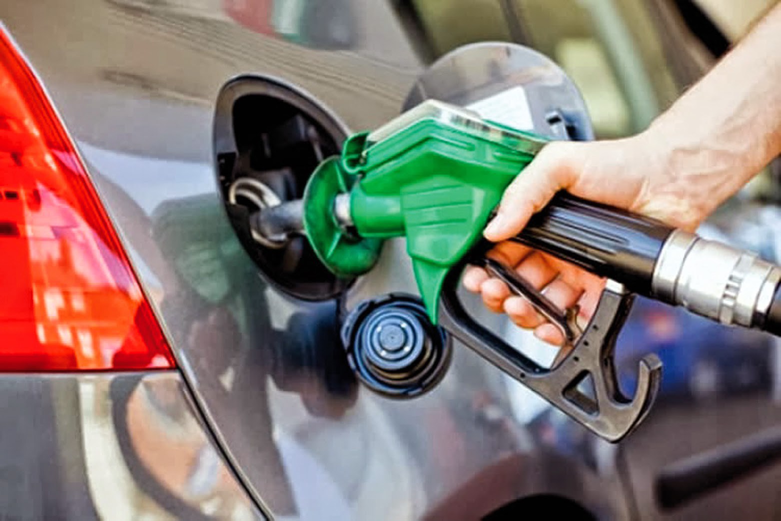 Gasolina súper bajará ¢8 este miércoles: Habrá aumento de ¢35 en la regular y de ¢3 en el diésel