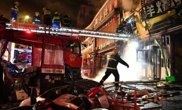 Al menos 31 muertos dejó una explosión por fuga de gas en un restaurante de China