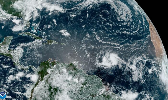 IMN señala que masa húmeda que viene detrás de ‘remanentes de extormenta tropical Bret’ reforzará lluvias este lunes