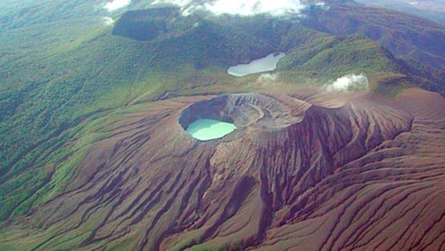 CNE pide a turistas no acercarse al cráter del Volcán Rincón de la Vieja